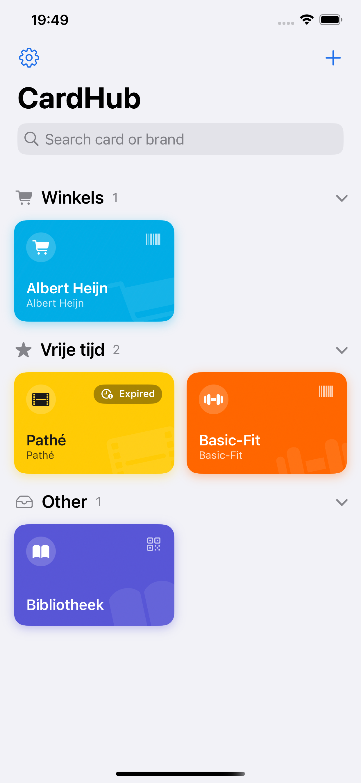 CardHub-overzicht met gegroepeerde kaarten